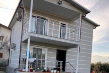 Arnavutluk’ta Çelik Ev