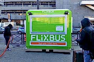 Fransa Paris'te Flixbus Otobüs Bilet Satış Kulübesi